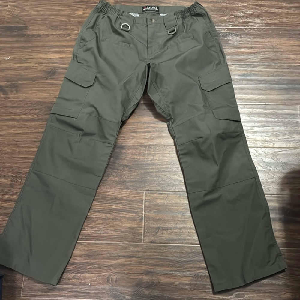 LAPG woman’s tactical pants. Size 14 Olive Green